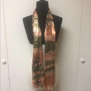 Beautiful earth tone scarf.; perfect accessory!